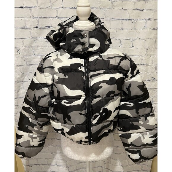 Almost Famous black and white camouflage cropped puffer jacket Size 1X - Picture 1 of 8